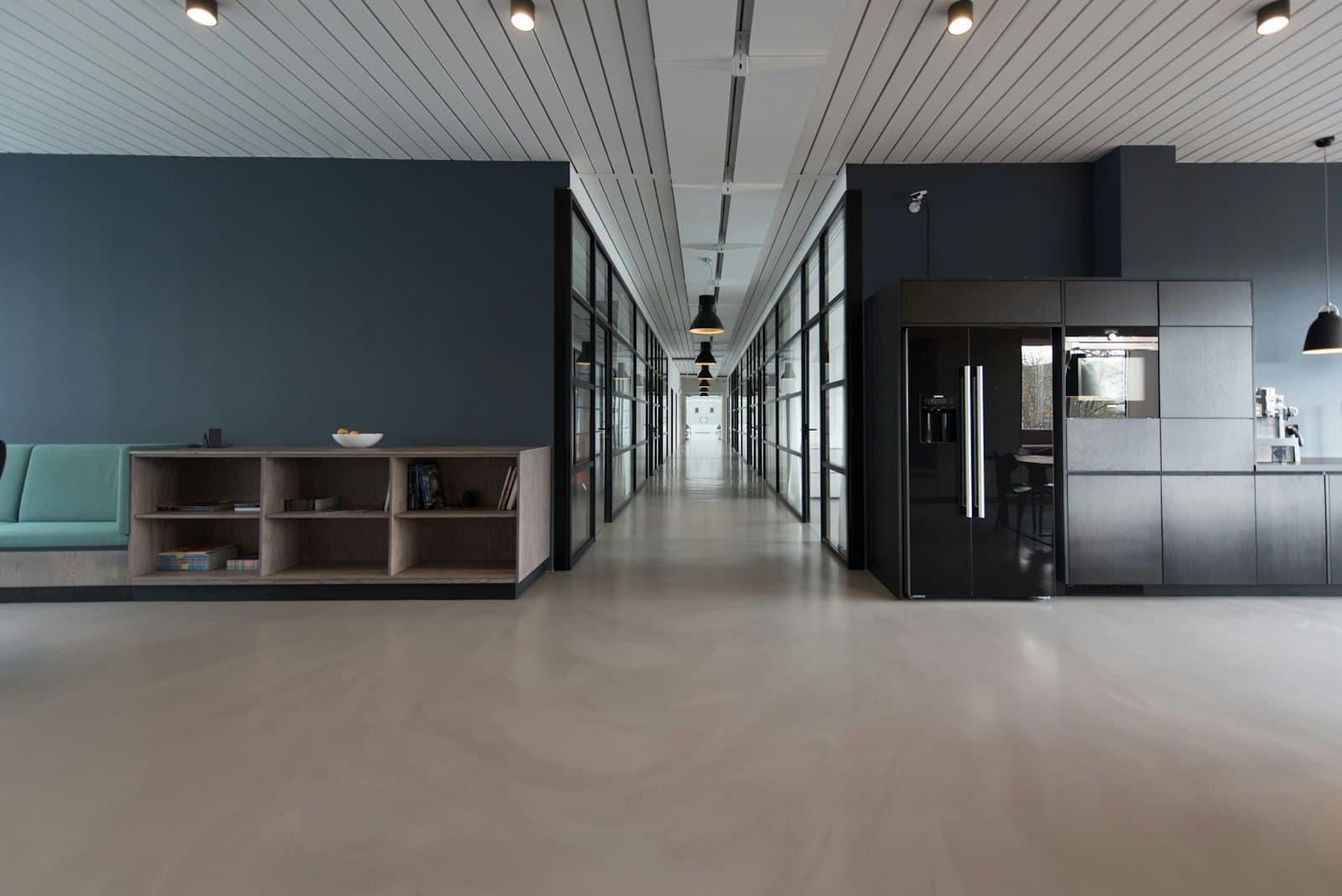 Commercial workspace suited to managed facility coverage